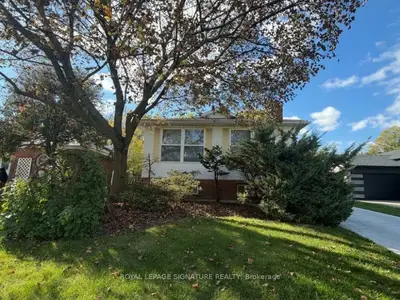 8 King Louis Crescent, Toronto, On M1t 2w8