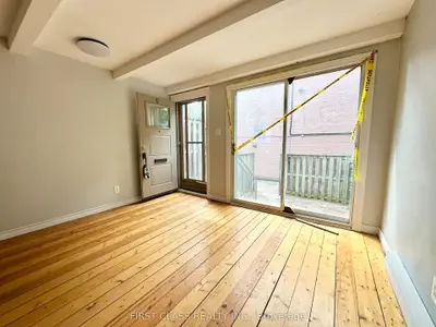 32 Curzon Street 6, Toronto, On M4m 3b4