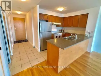 50 Brian Harrison Way 2410, Toronto, On M1p 5j4