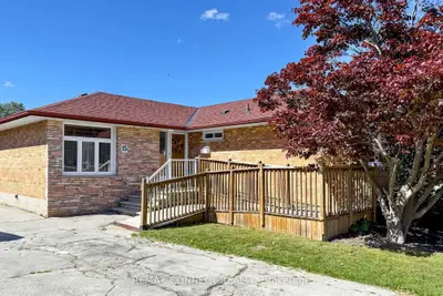 15 Grassington Crescent, Toronto, On M1g 1x4