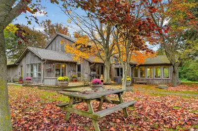 3797 Lakeshore Road, Clarington, On L1b 1l9