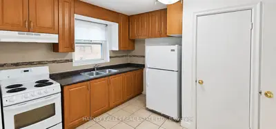 2905 St Clair Avenue E 6, Toronto, On M4b 1n5