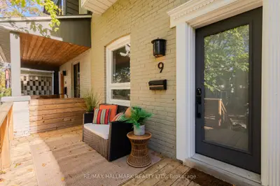 9 Prust Avenue, Toronto, On M4l 2m7