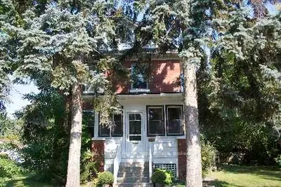 Detached in Whitby