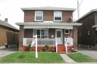 225 Clarke Street, Oshawa, On L1h 5g2