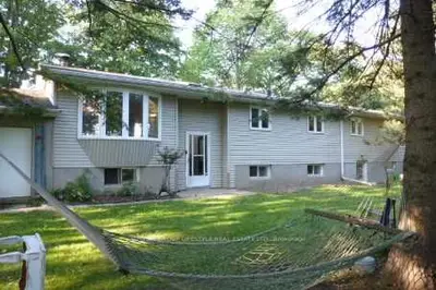 Detached in Scugog