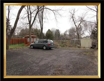166 College Avenue, Oshawa, ON L1J 1R4