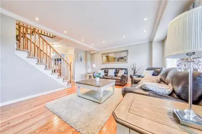 419 Rossland Road E, Ajax, On L1z 0m7
