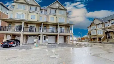 Condo Townhouse in Oshawa