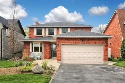 349 Regal Briar Street, Whitby, On L1n 6p4