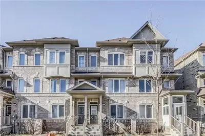 Att/Row/Townhouse in Toronto