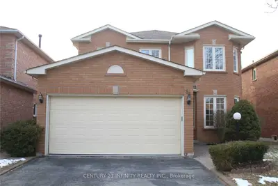 Detached in Whitby