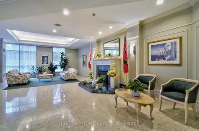 712 Rossland Road 507, Whitby, ON L1N 9E8