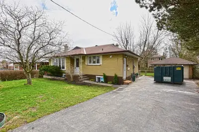297 Geneva Avenue, Oshawa, ON L1J 1L9
