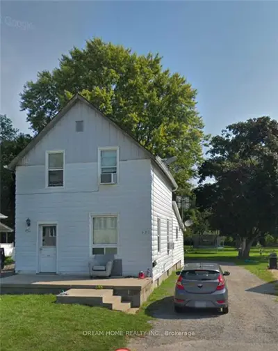 237 Nassau Street Unit 2, Oshawa, ON L1J 4A7