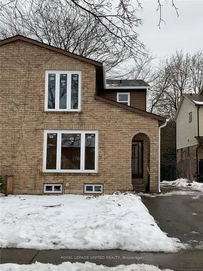 184 Londonderry Street, Oshawa, ON L1J 6Z3
