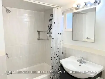 24 Greenwood Avenue Lower#1, Toronto E01, ON M4L 2P4