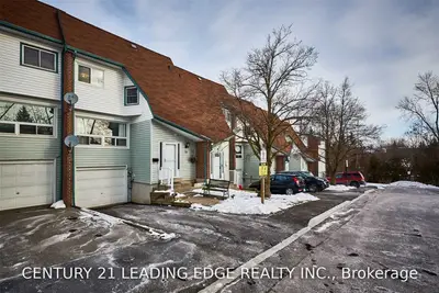 909 King Street W 32, Oshawa, ON L1J 2L4