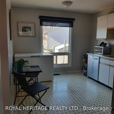 24 Waverly Street S, Oshawa, ON L1J 5T7