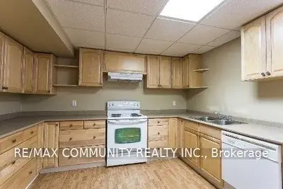 3227 Country Lane, Whitby, ON L1P 1V1