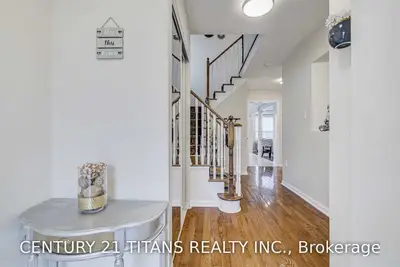 5 Holman Court, Whitby, ON L1P 1W9