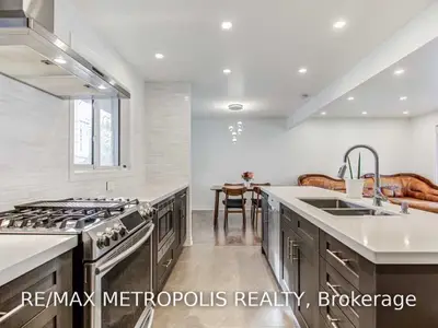 38 Scarcliff Gardens, Toronto E08, ON M1E 2A2