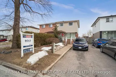 371 Durham Court, Oshawa, ON L1J 1W8