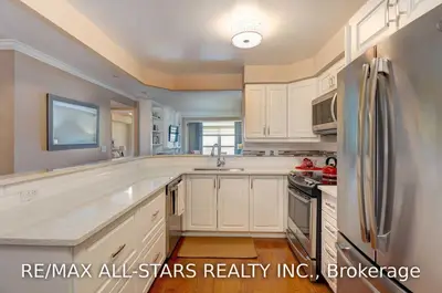 1000 The Esplanade Street N 1609, Pickering, ON L1V 6V4