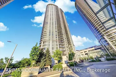 135 Village Green Square 1523, Toronto E07, ON M1S 0G4