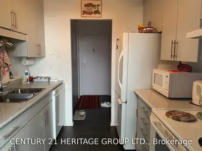 1071 Woodbine Avenue 203, Toronto E03, ON M4C 4C2
