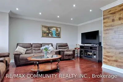 523 Church Street N, Ajax, ON L1T 4B8