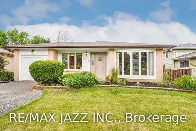612 Pinewood Street, Oshawa, ON L1G 2S4