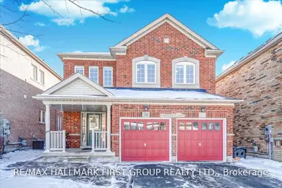 24 Decourcy-Ireland Circle, Ajax, ON L1T 0K6