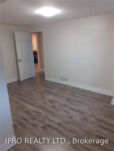 762 Thornton Road N Bsmt, Oshawa, ON L1J 6T7