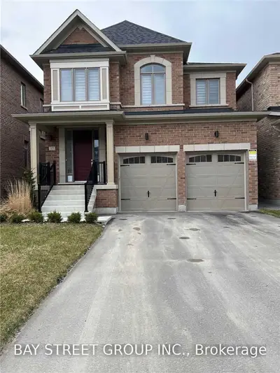 17 Hayeraft Street, Whitby, ON L1P 0C6