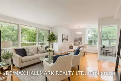 980 Broadview Avenue 205, Toronto E03, ON M4K 3Y1