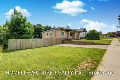 221 College Avenue, Oshawa, ON L1J 1R6