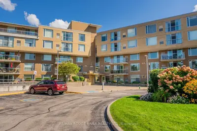 452 Scarborough Golf Clu Road 409, Toronto E09, ON M1G 1H1