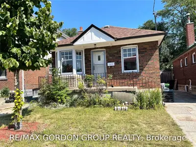 1035 Greenwood Avenue Main, Toronto E03, ON M4J 4C9