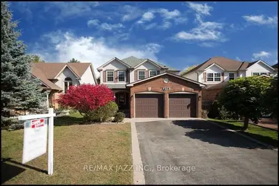 378 Elmwood Court, Oshawa, ON L1G 7X8