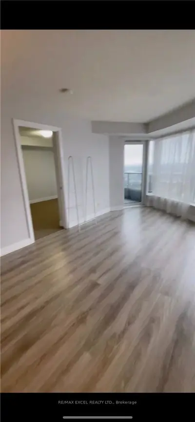 125 Village Green Square 2104, Toronto E07, ON M1S 0G3