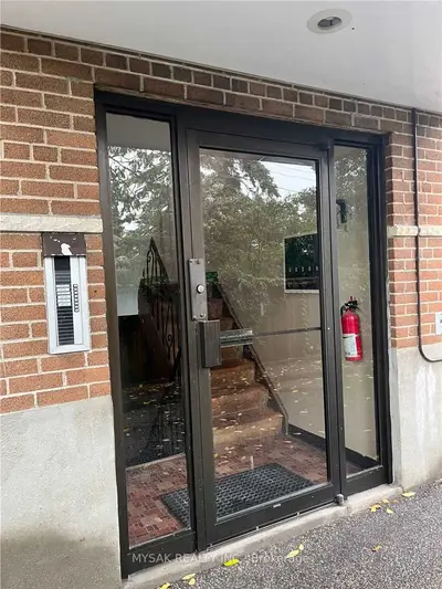 383 Buena Vista Avenue, Oshawa, ON L1J 2M6