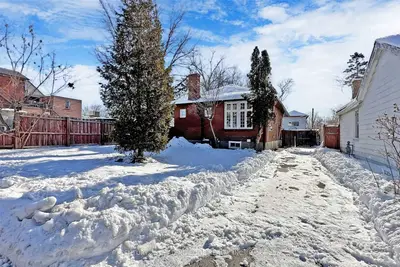 25 Avenue Street, Oshawa, On L1h 2t9