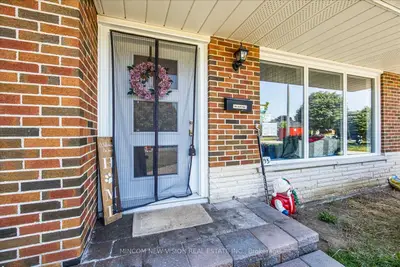 395 Glencastle Avenue, Oshawa, ON L1J 3K7