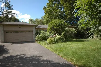 9 Bramber Drive, Toronto E10, On M1c 1n3
