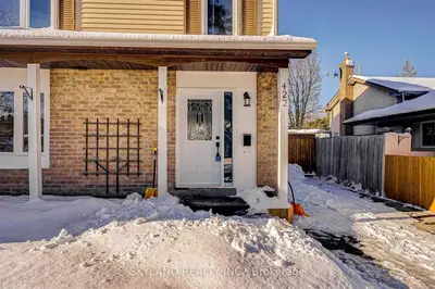 422 Wickham Court, Oshawa, ON L1K 1N3