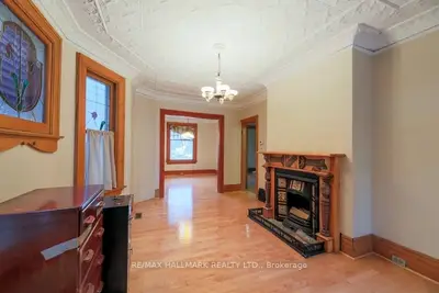 153 Willow Avenue, Toronto E02, ON M4E 3K4