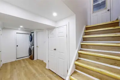 922 Walnut Court Lower, Oshawa, ON L1H 2H9