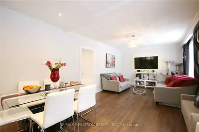 210 Hallett Avenue, Whitby, ON L1N 5K8