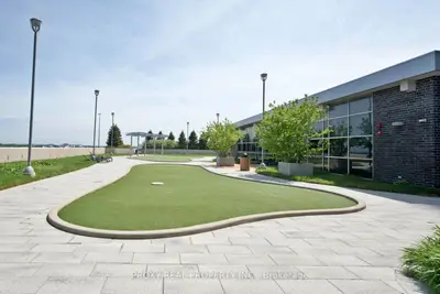 135 VILLAGE GREEN Square E 1526, Toronto E07, ON M1S 0G4